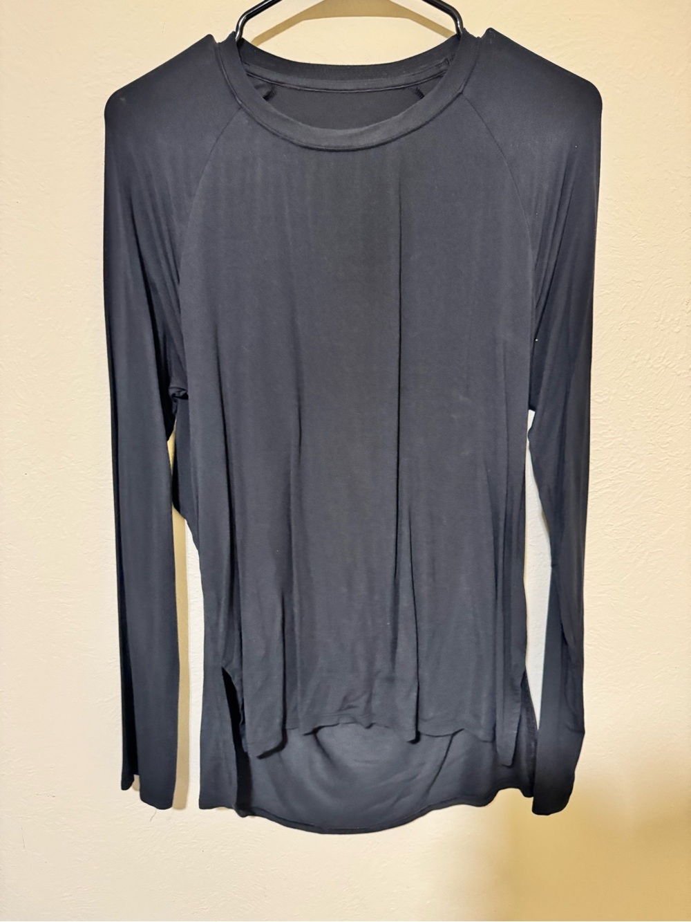 Under armour Women's Black Long-Sleeve Lightweight Top - Classic Crewneck